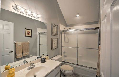 Waterfront Lake Placid Home with Dock and Fire Pit - Foto 18