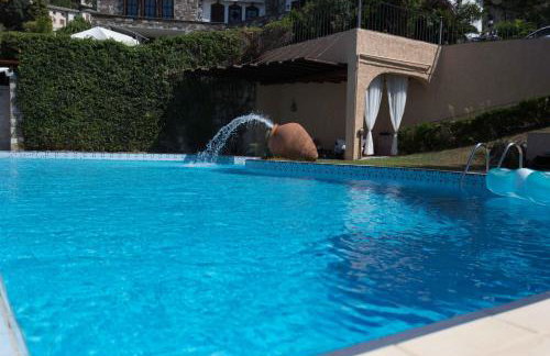 Tranquil Infinity Pool Getaway (private jacuzzi and steam bath, pool, garden, sea and city views) - Foto 11