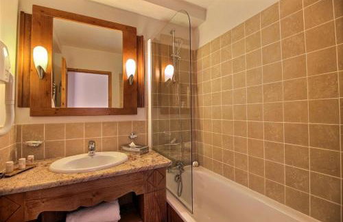 ARC 1950 - Appartement 10 personnes Duplex Cheminée - ski aux pieds - Sauna, Hammam, Jacuzzi - Photo 13