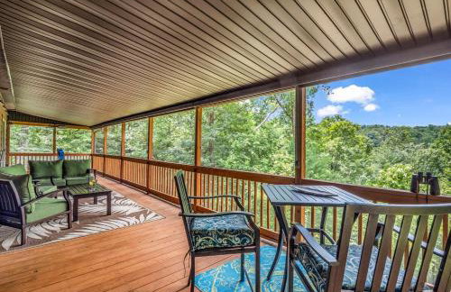Peaceful Lake Lure Cabin, Hot Tub, Huge Screened Porch, Private Beach - Foto 22
