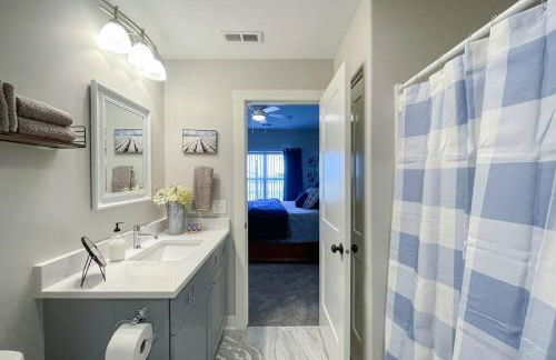 Main Floor Cozy 2 Bedroom Condo in Bettendorf - Photo 9