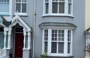 Tenby Victorian Villa with parking, pets allowed - Photo 1
