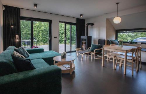 Czarny domek w górach - Foto 4