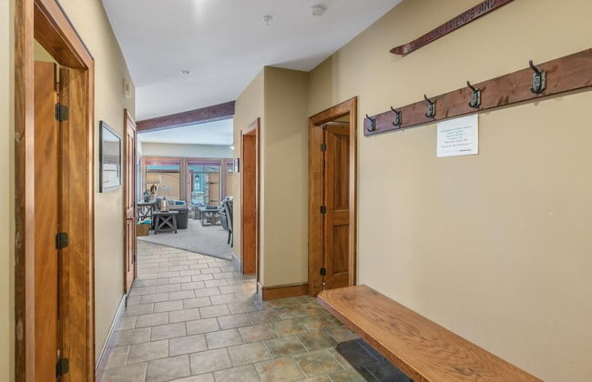 I Spy - Cozy Pet Friendly, Ski In/Ski Out Condo with Private Hot Tub - Photo 31