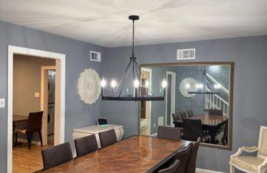 Stylish Remodeled 23 Large beds Near Elvis Presley - Foto 16