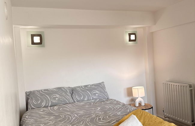 Beautiful 2-bed Apartment in London - Photo 5