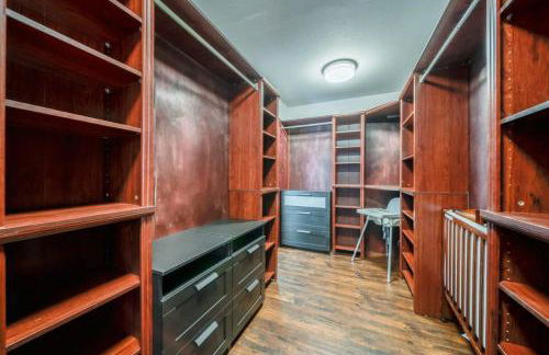 Central Plano 4-BD 2-BA Pool Retreat, Sleeps 10 - Foto 18