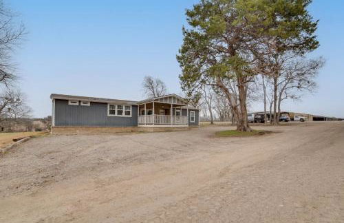 Steps to WES Arena Pet-Friendly Cabin with Deck! - Photo 26