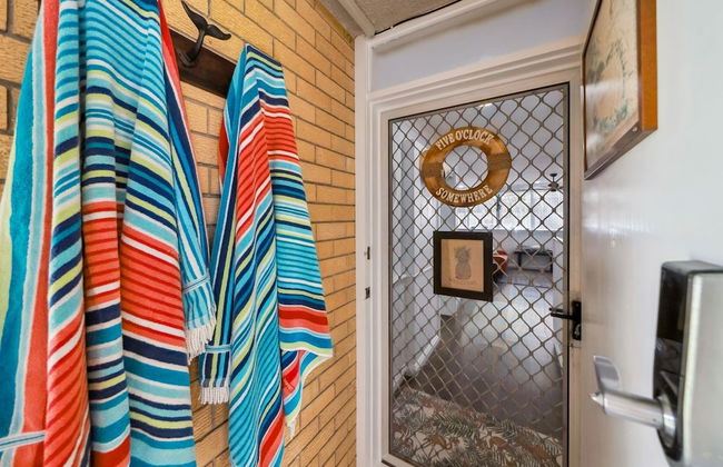 Beachfront Burleigh Getaway - Photo 9