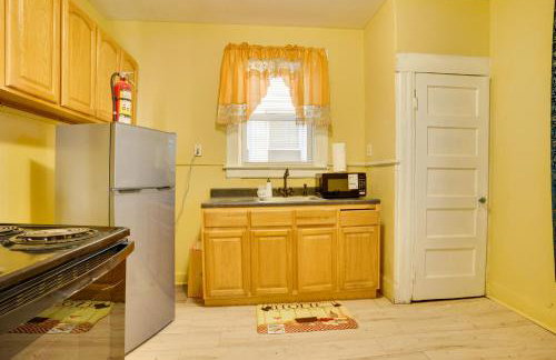 Easy City Commuting! Walkable Newark Duplex - Photo 9