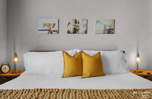 Deluxe 2BR Near Amp, Culture & Walmart wPool - Photo 32