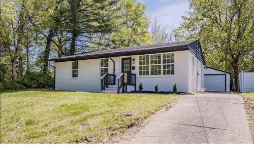 Game Room and Huge Yard with Fire Pit Yard Games and BBQ Near UE and Downtown - Foto 2