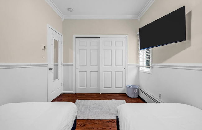 Cozy Private Home W Fireplace Outdoor Kitchen - Photo 23