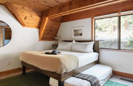 Timberline by AvantStay Stunning Chalet Cabin w Hot Tub Pool Table Home Theater - Foto 14