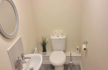 Stylish Spacious 4 Bed Townhouse near station with Parking & High Speed WiFi - Foto 33