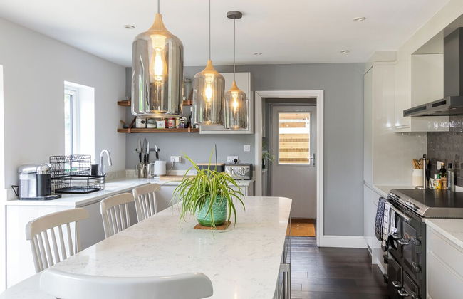 Stunning 5 Bed in the Centre of Bourton - Photo 29