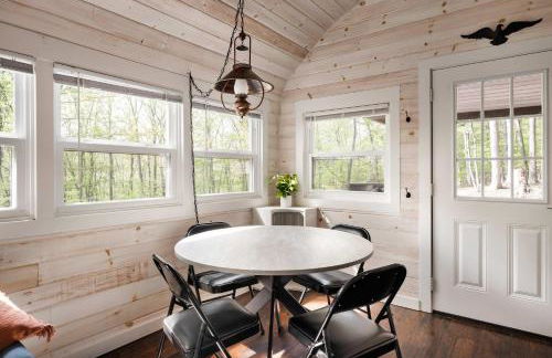 Tiny Cabin w Fire Pit Game Room and Dog Friendly - Foto 13