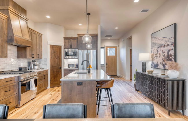 Grand Fir by Avantstay Hot Tub and Firepit - Foto 3