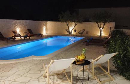 Holiday home Bevanda - Photo 2