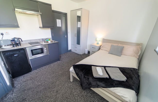 Spacious 1-bed Studio in Birmingham - Photo 5