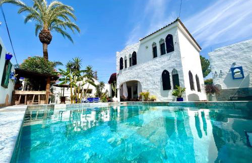 GATU Villa Lurberri, piscina privada, Parking, jardines -Mayores de 25 años y familias " - Foto 1