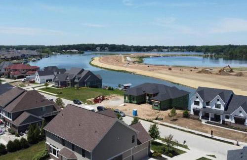 Lakefront view 5 bedroom home with basement - Foto 16