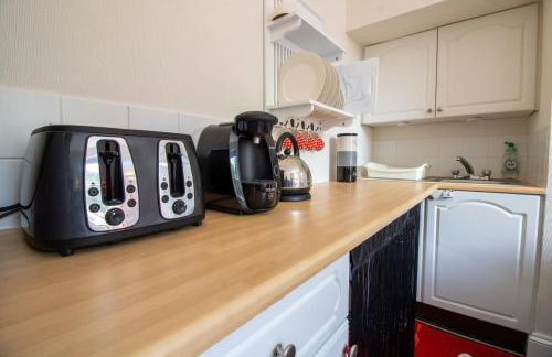 Cosy Flat in Victorian Villa- Parking & Garden - Photo 6