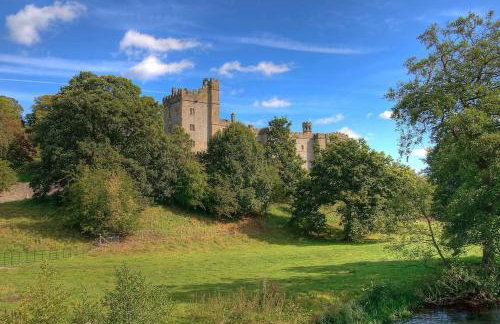 North Lodge - 17th Century Gate Cottage at Hassop Hall - Photo 26
