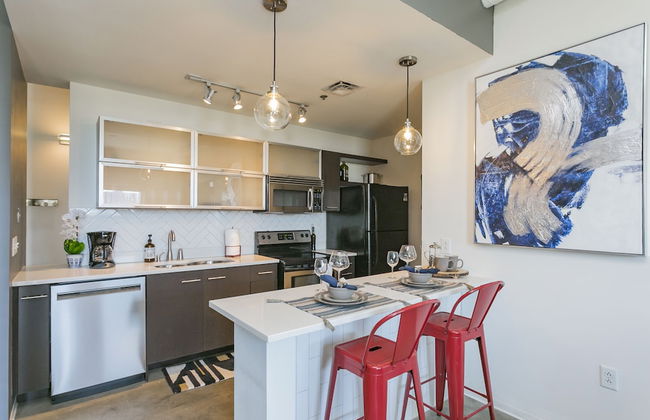 Mid Century Modern Downtown Condo | 30+ Night Min - Foto 7