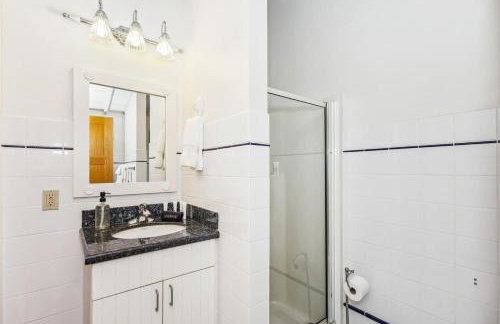 Coastal Cottage by Juniper Holiday + Home - Photo 24