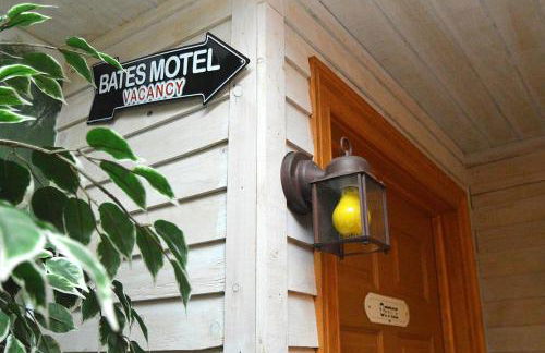 Redbud Keep - Unique Features, Movie Set Decor, Grill, Wifi, Family Friendly, Hiking, Billiard Table, Movie Theater Room, Fireplace, Golfing, View, 2 King Beds - Foto 60