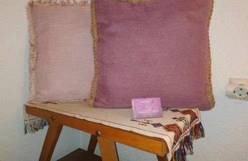 Violet Bedroom and Apartment - Photo 9