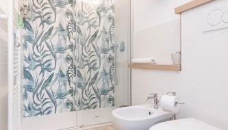 La Roccia Fiorita Appartamento con giardino e Jacuzzi - Foto 4, Shower