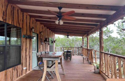 Modern Cabin with Hill Country Views - Foto 28