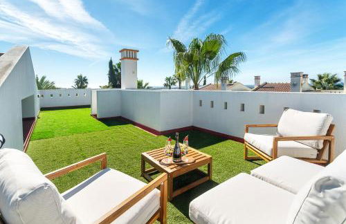 Host Wise - Deluxe Spacious House with Terrace & Jacuzzi - Foto 32