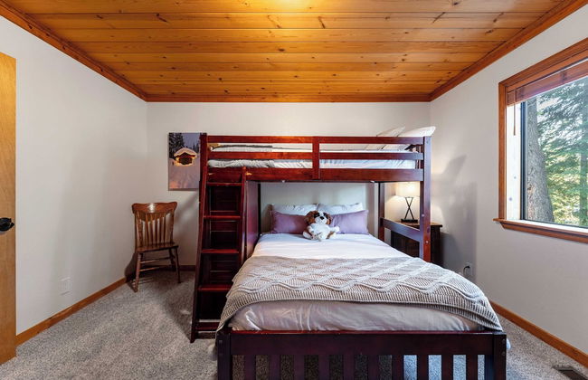 Whiskey Springs by Avantstay Classic Cabin Near Tahoe Donner Ski Area! - Foto 24