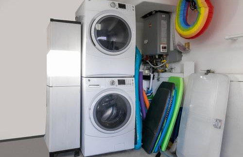 Stunning South Mission Home with Private Rooftop & Ocean Views! - Foto 22