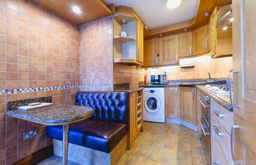 Courtyard Cottage with free onsite parking, garden, short flat walk to town - Foto 12