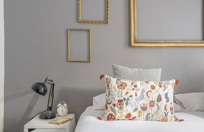 Lovely and Central 4 BR Apartment - Photo 25