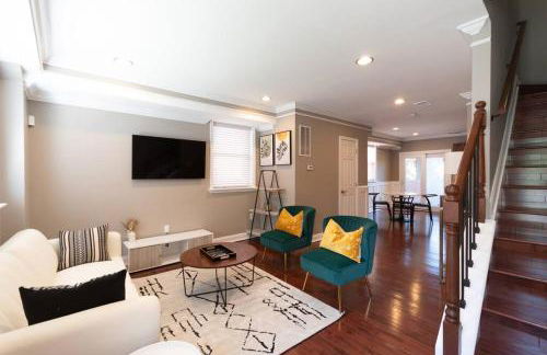 Three BR 2.5 Bath w/ parking spot & deck near metr - Foto 1