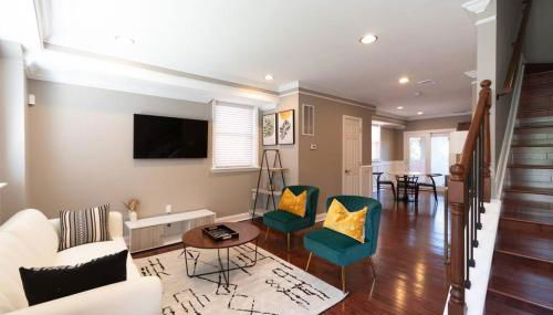 Three BR 2.5 Bath w/ parking spot & deck near metr - Foto 1