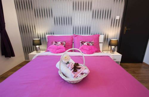 Sunset holiday home with pool and large, mature garden - Foto 22