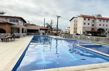 Apartamento 100 metros da praia com piscina - Foto 31