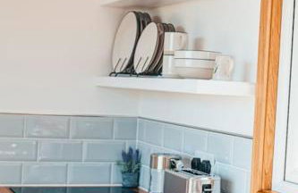 Elmhut Shepherd's Hut with Hot Tub - Foto 13