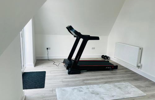 Luxurious New Home Near Airport - Foto 39