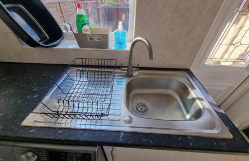 2 Bedroom House Perfect for Family Work Stays Easy Access to Manchester Oldham - Foto 14