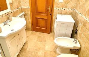 Pantheon Luxury Jacuzzi Apartment - Photo 31