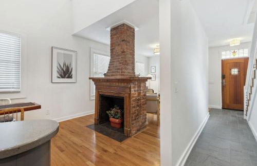 Rare Downtown Oasis | Private Pool + Parking - Foto 30