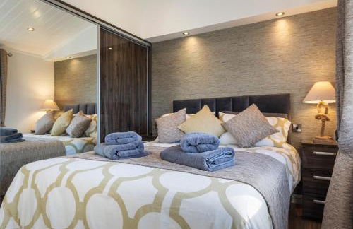 Hiraeth - Luxury Lodge with Hot Tub, Close to Beach - Photo 30