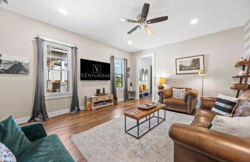 3BR Cozy Family Home with HotTub & Spacious Backyard - Foto 19